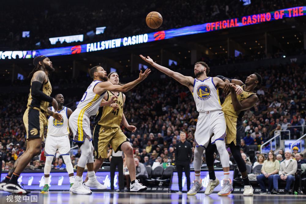 她是年轻一 她是年轻一